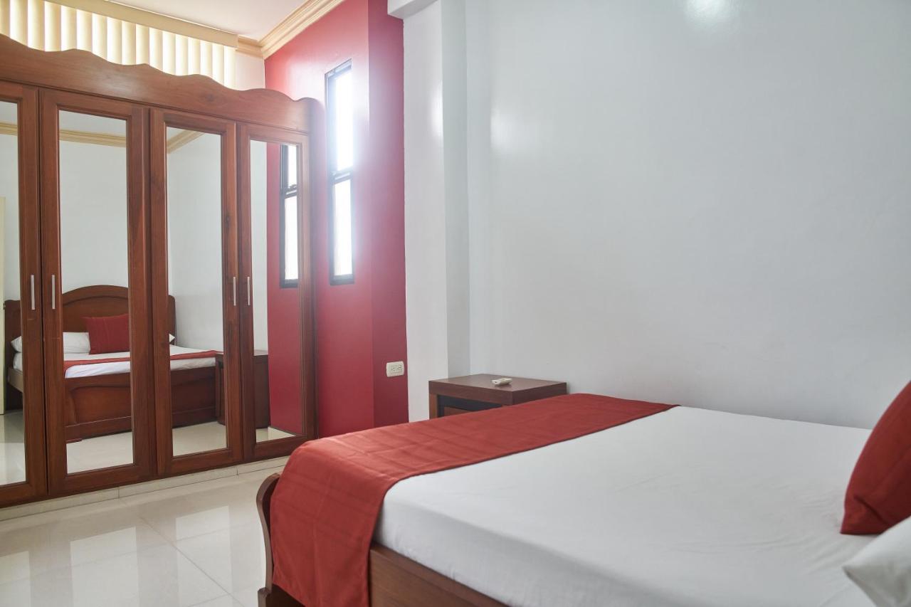 Departamentos Marcecilia De 2 Y 3 Habitaciones En El Centro De Манта Екстериор снимка