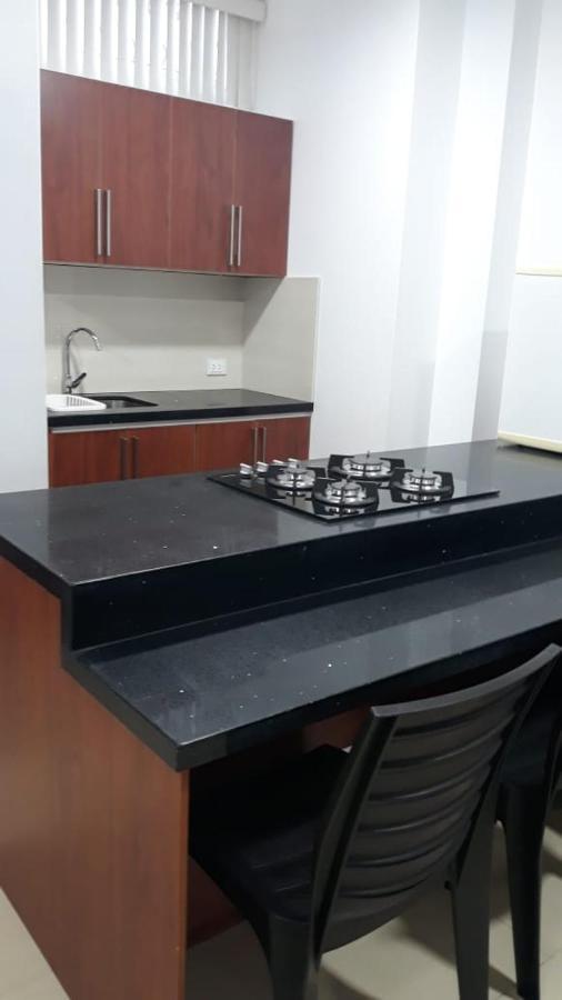 Departamentos Marcecilia De 2 Y 3 Habitaciones En El Centro De Манта Екстериор снимка