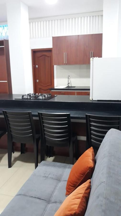 Departamentos Marcecilia De 2 Y 3 Habitaciones En El Centro De Манта Екстериор снимка