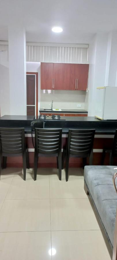 Departamentos Marcecilia De 2 Y 3 Habitaciones En El Centro De Манта Екстериор снимка